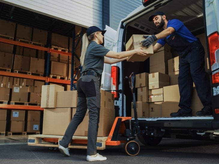 Making-Deliveries-DispatchTrack-730x548